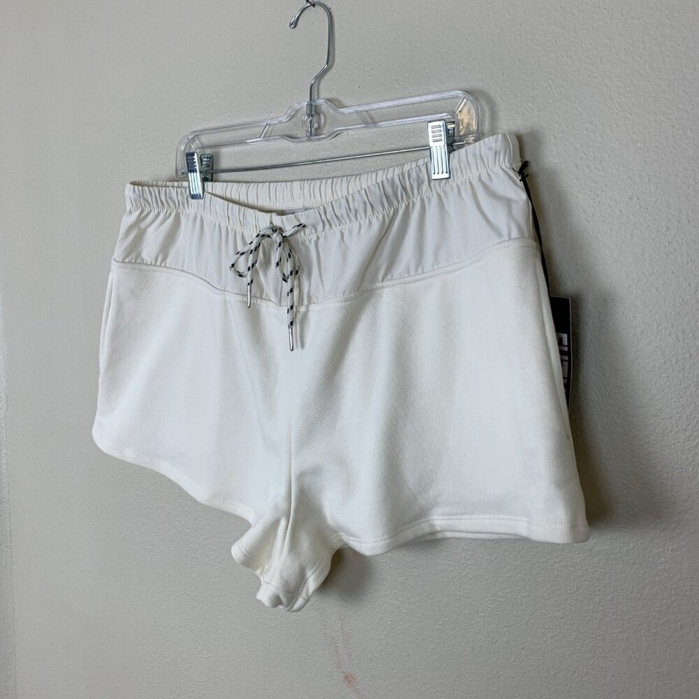 Future Collective Womens Shorts NEW L Off White Cream Pull On‎ Knit - Picture 2 of 16
